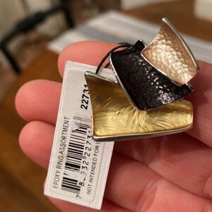 Howard’s Expoxy Ring One Size Fits All NWT